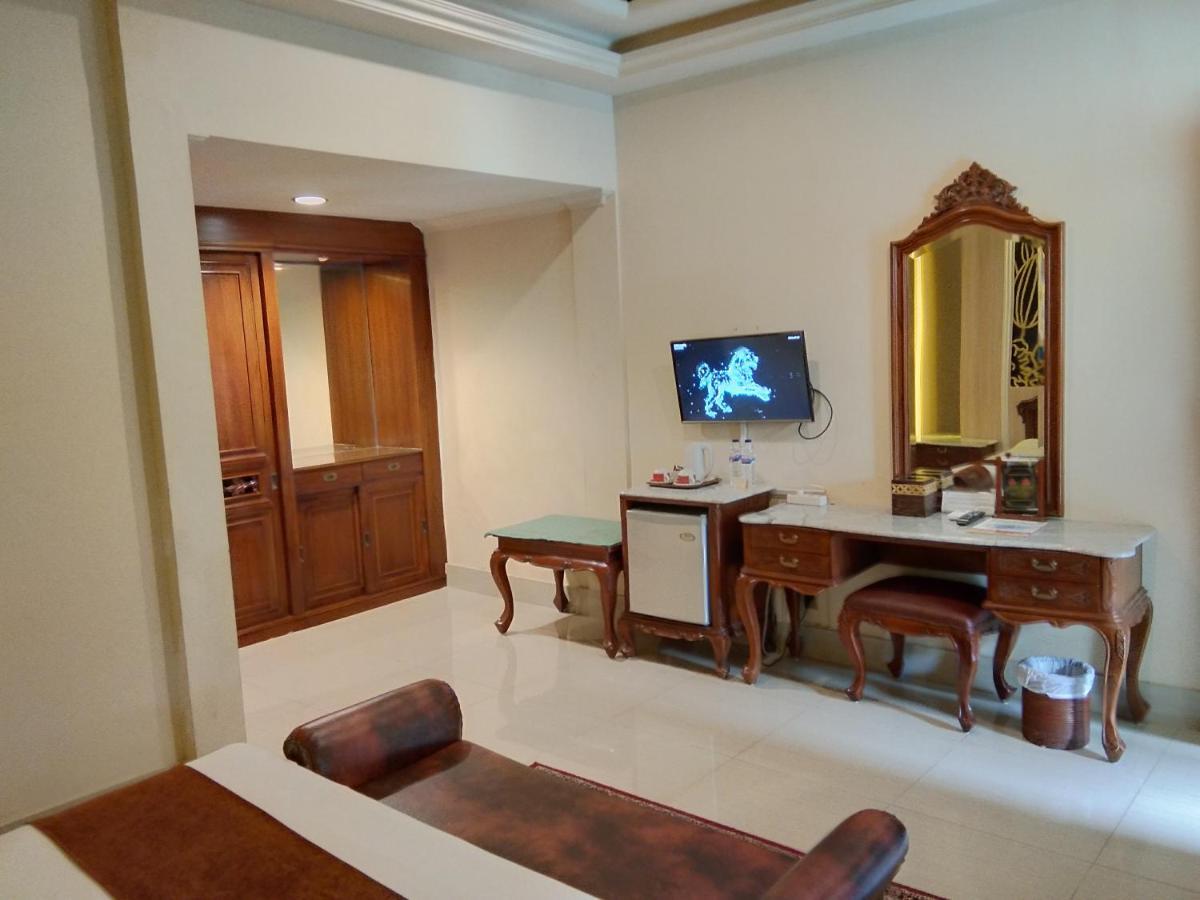 Hotel Indah Palace Yogyakarta Exterior photo