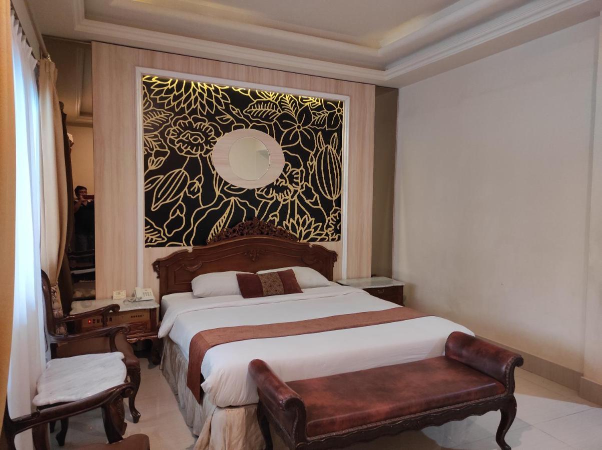 Hotel Indah Palace Yogyakarta Exterior photo
