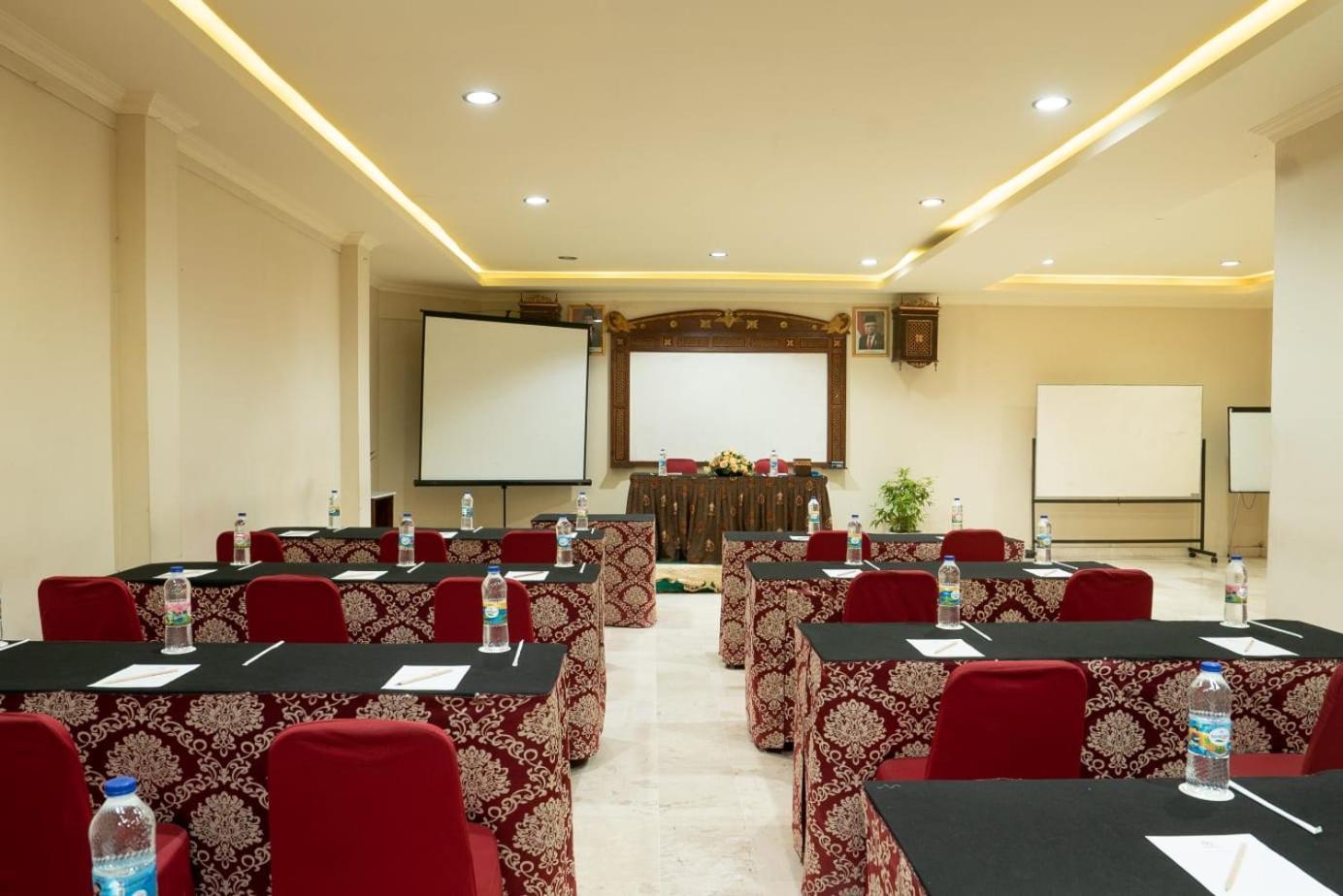 Hotel Indah Palace Yogyakarta Exterior photo