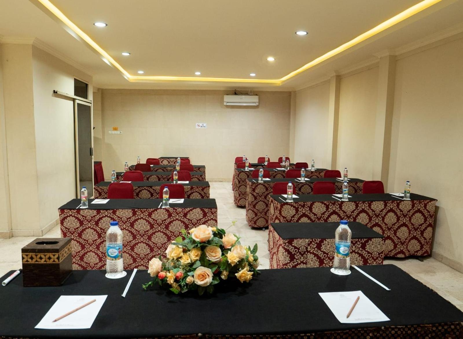 Hotel Indah Palace Yogyakarta Exterior photo