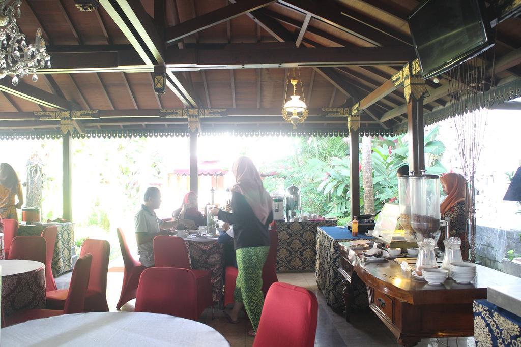 Hotel Indah Palace Yogyakarta Exterior photo