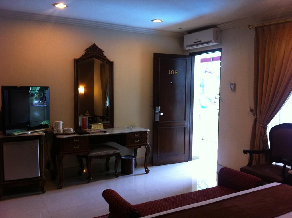 Hotel Indah Palace Yogyakarta Exterior photo