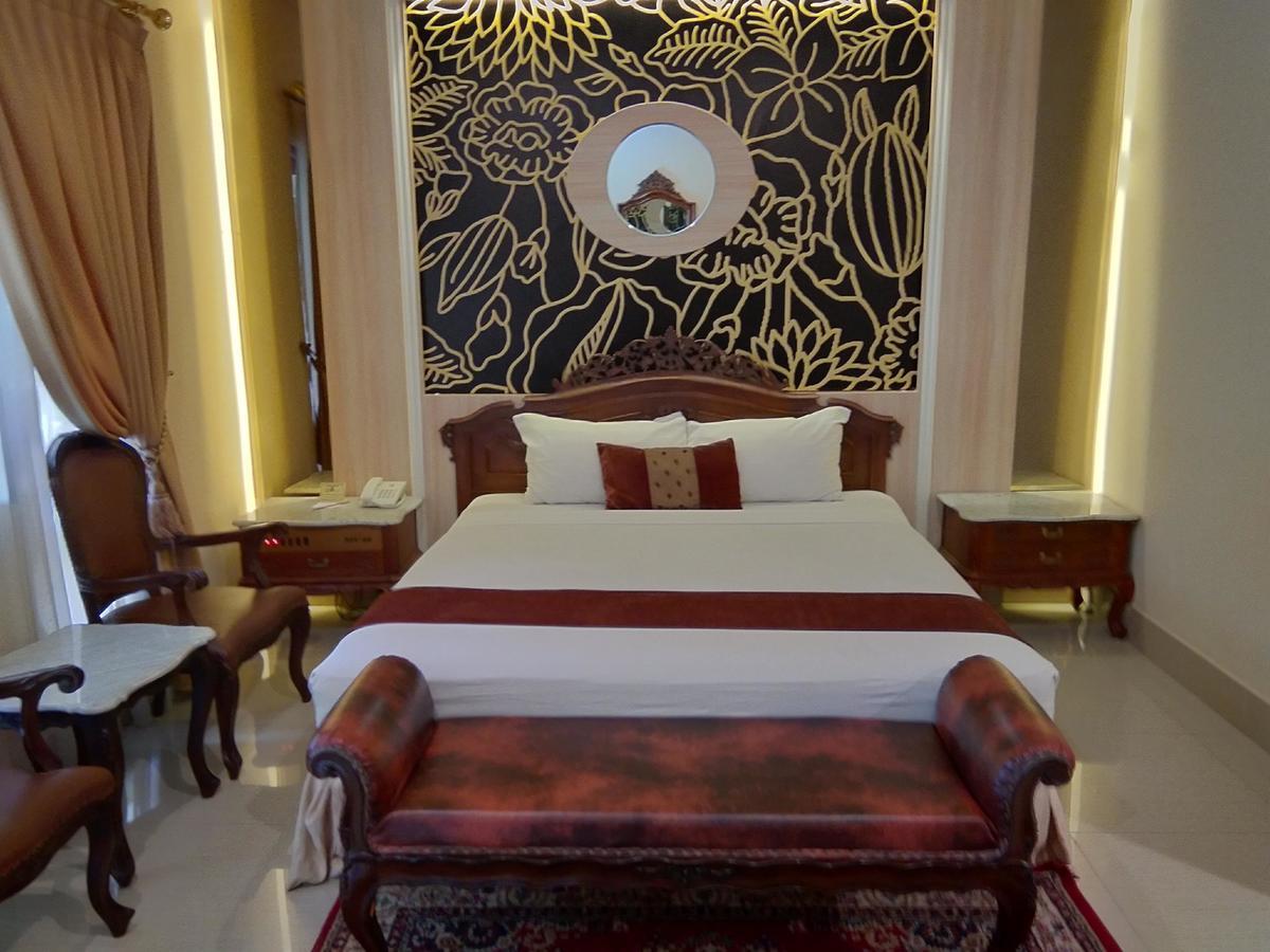 Hotel Indah Palace Yogyakarta Exterior photo