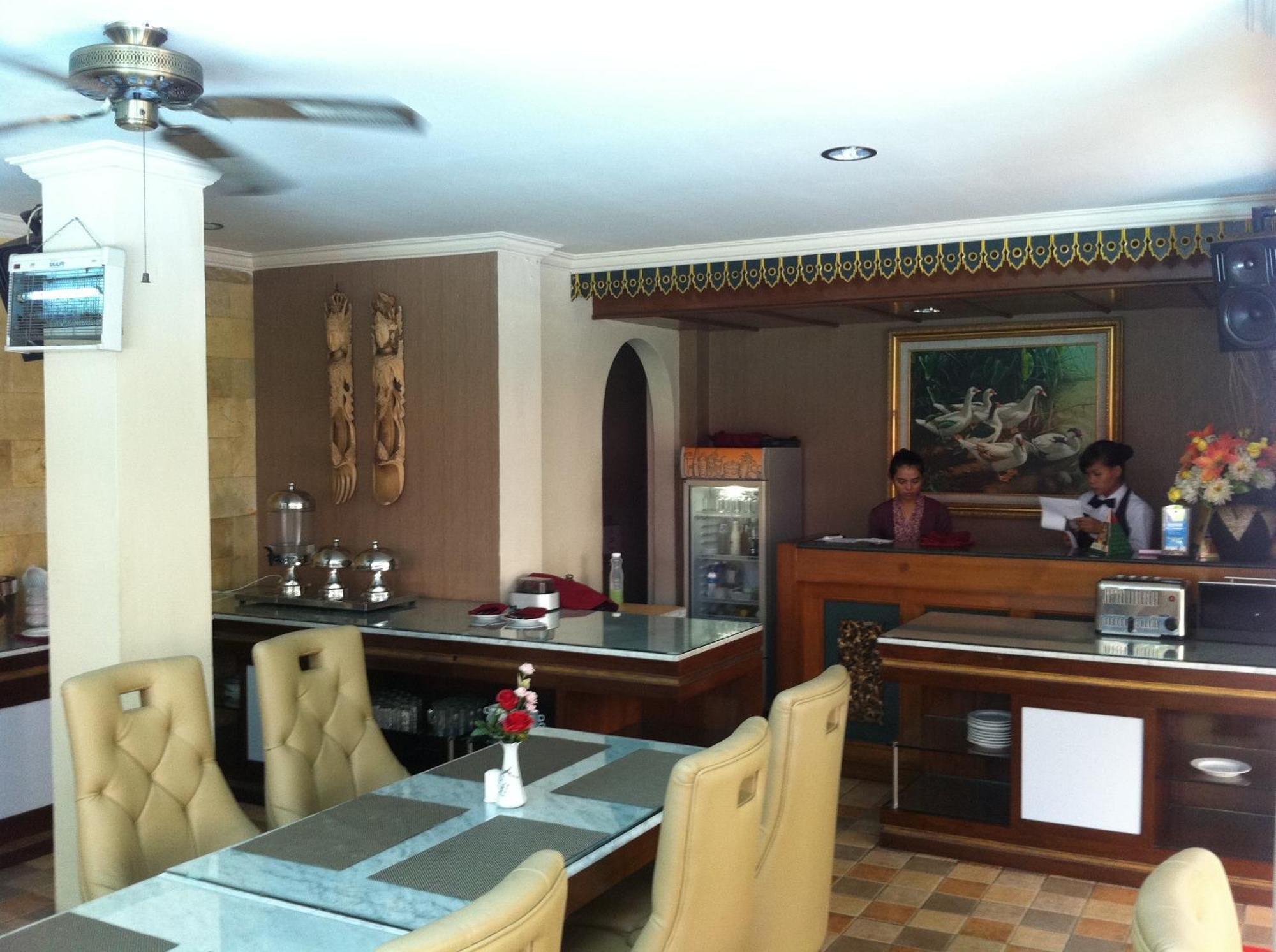 Hotel Indah Palace Yogyakarta Exterior photo